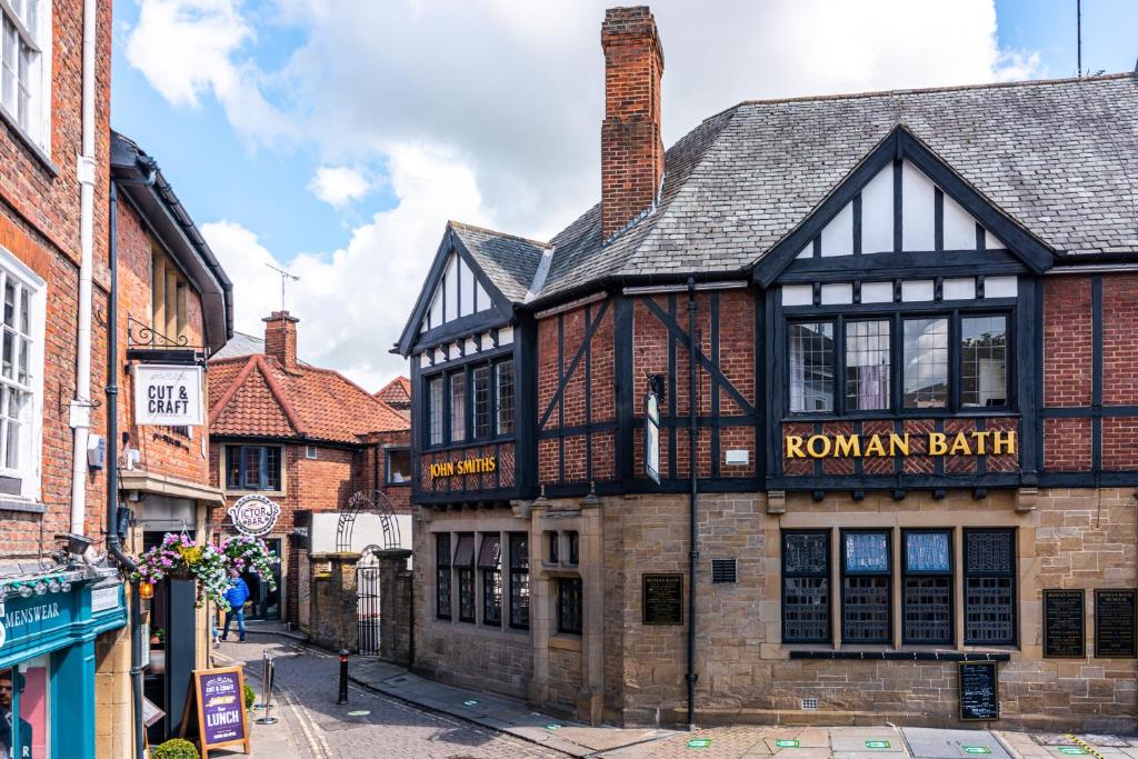 Tourist Question: Does the Roman Bath Hotel in York have a Kettle in the Room?